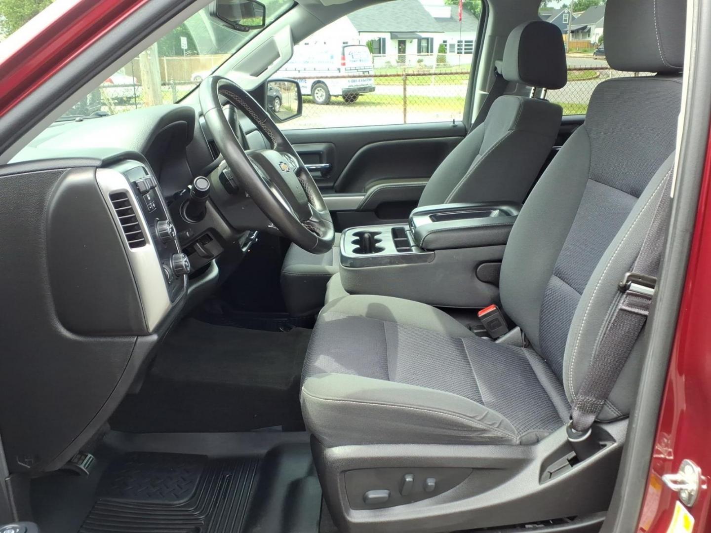 2017 Dark Toreador Red Chevrolet Silverado 1500 LT (1GCVKREC4HZ) with an 5.3L EcoTec3 5.3L V8 355hp 383ft. lbs. Fuel Injected engine, 6-Speed Shiftable Automatic w/Overdrive transmission, located at 50 Eastern Blvd., Essex, MD, 21221, (410) 686-3444, 39.304367, -76.484947 - Photo#6