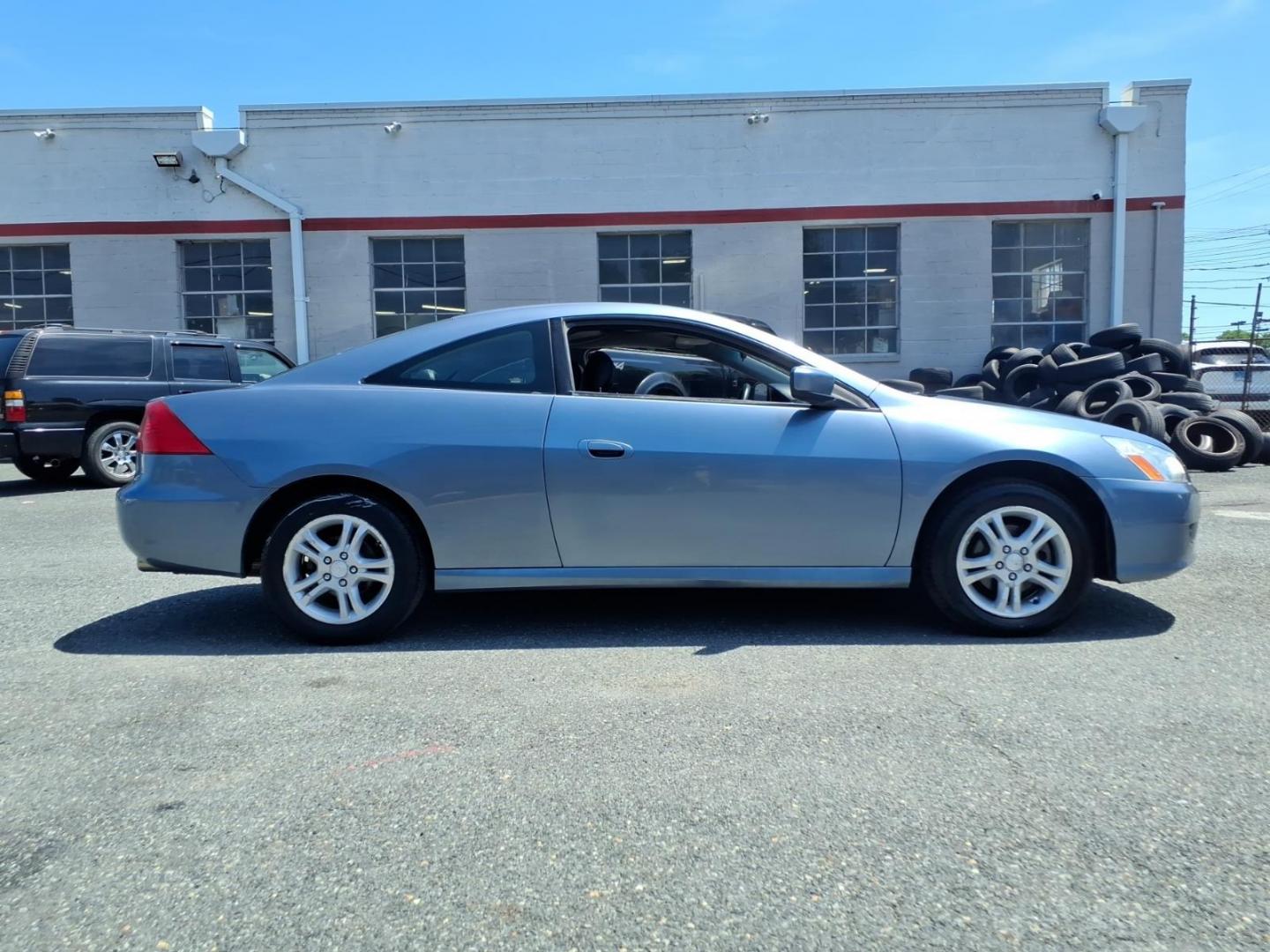 2007 Sapphire Blue Pearl Honda Accord EX-L (1HGCM72657A) with an 2.4L 4 Cylinder Sequential-Port F.I. engine, Automatic transmission, located at 50 Eastern Blvd., Essex, MD, 21221, (410) 686-3444, 39.304367, -76.484947 - Photo#4