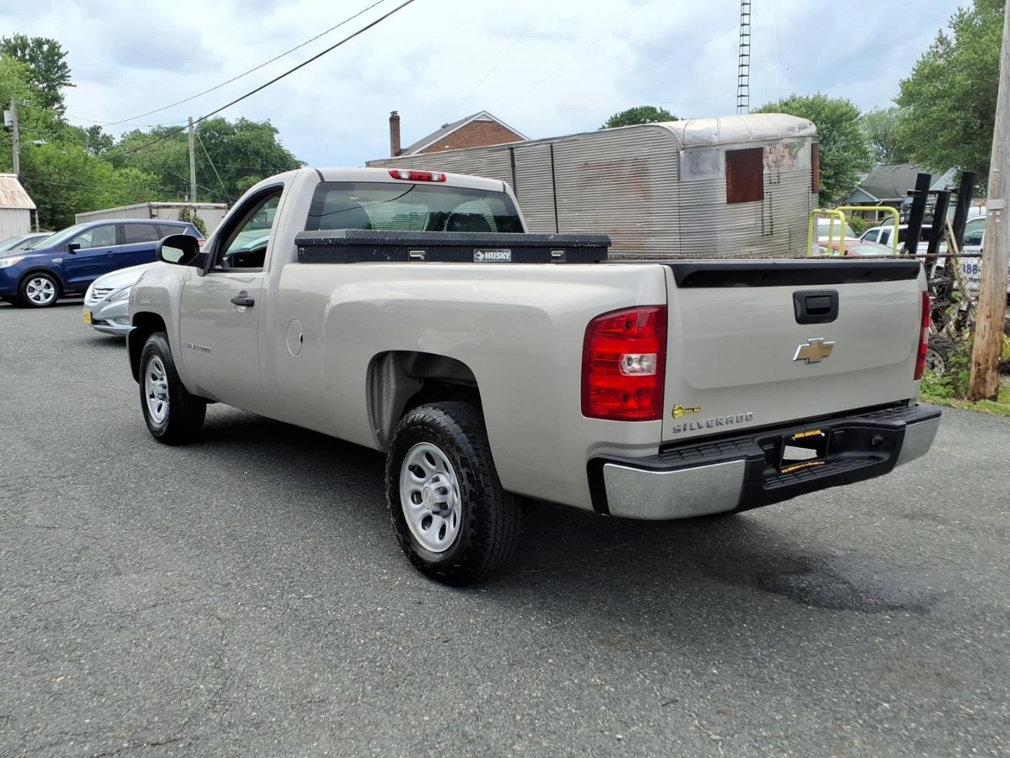 2009 Silver Chevrolet Silverado 1500 Work Truck (1GCEC14X99Z) with an 4.3L Vortec 4.3L V6 195hp 260ft. lbs. Sequential-Port F.I. engine, 4-Speed Automatic transmission, located at 50 Eastern Blvd., Essex, MD, 21221, (410) 686-3444, 39.304367, -76.484947 - Photo#2