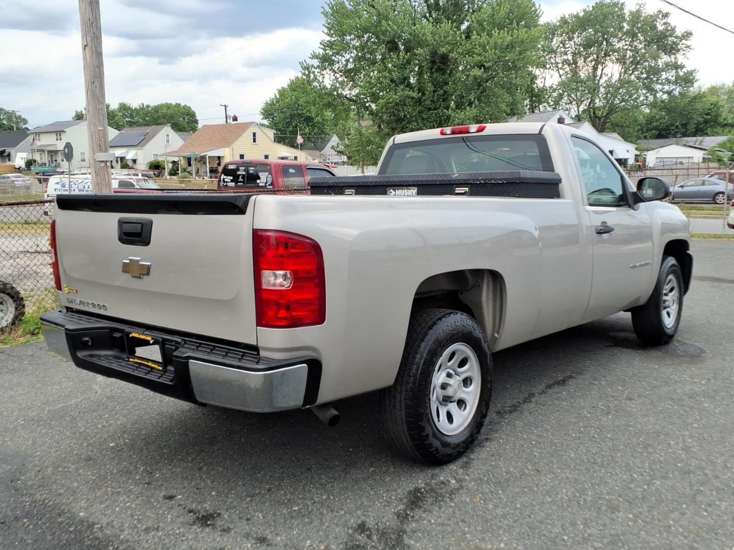 2009 Silver Chevrolet Silverado 1500 Work Truck (1GCEC14X99Z) with an 4.3L Vortec 4.3L V6 195hp 260ft. lbs. Sequential-Port F.I. engine, 4-Speed Automatic transmission, located at 50 Eastern Blvd., Essex, MD, 21221, (410) 686-3444, 39.304367, -76.484947 - Photo#4