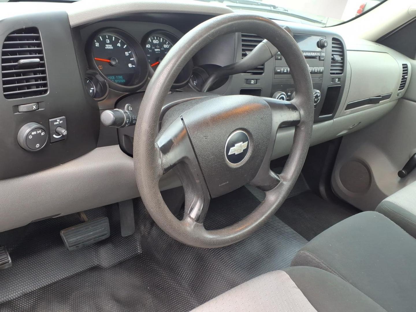 2009 Silver Chevrolet Silverado 1500 Work Truck (1GCEC14X99Z) with an 4.3L Vortec 4.3L V6 195hp 260ft. lbs. Sequential-Port F.I. engine, 4-Speed Automatic transmission, located at 50 Eastern Blvd., Essex, MD, 21221, (410) 686-3444, 39.304367, -76.484947 - Photo#8