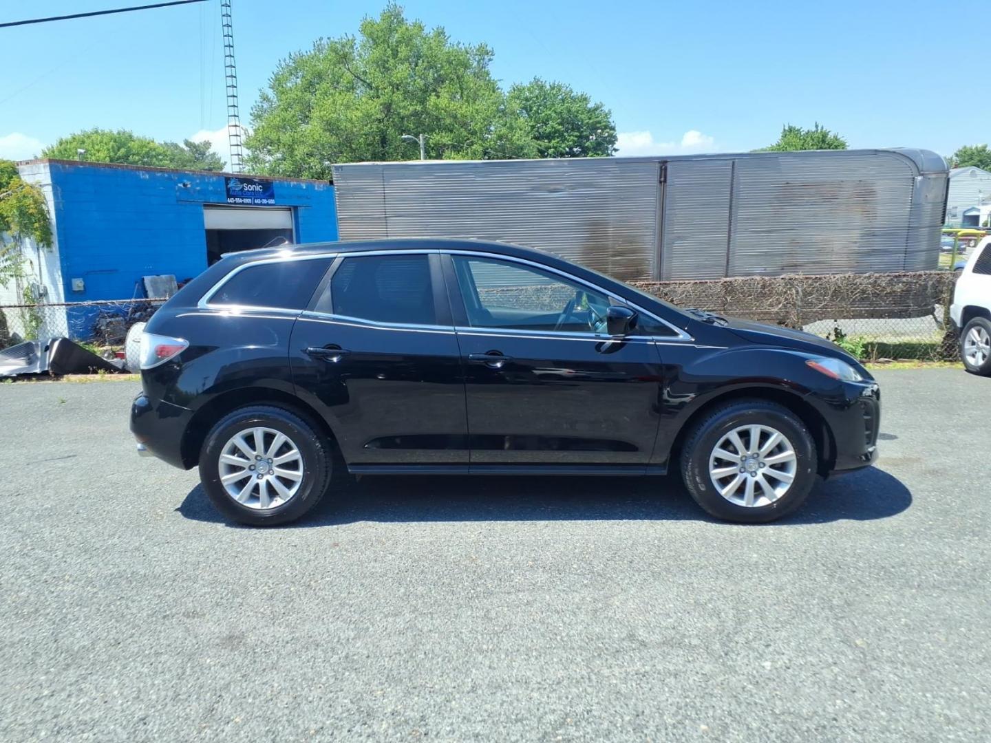 2011 Black Mazda CX-7 i Sport (JM3ER2BMXB0) with an 2.5L 4 Cylinder Fuel Injected engine, Automatic transmission, located at 50 Eastern Blvd., Essex, MD, 21221, (410) 686-3444, 39.304367, -76.484947 - Photo#5