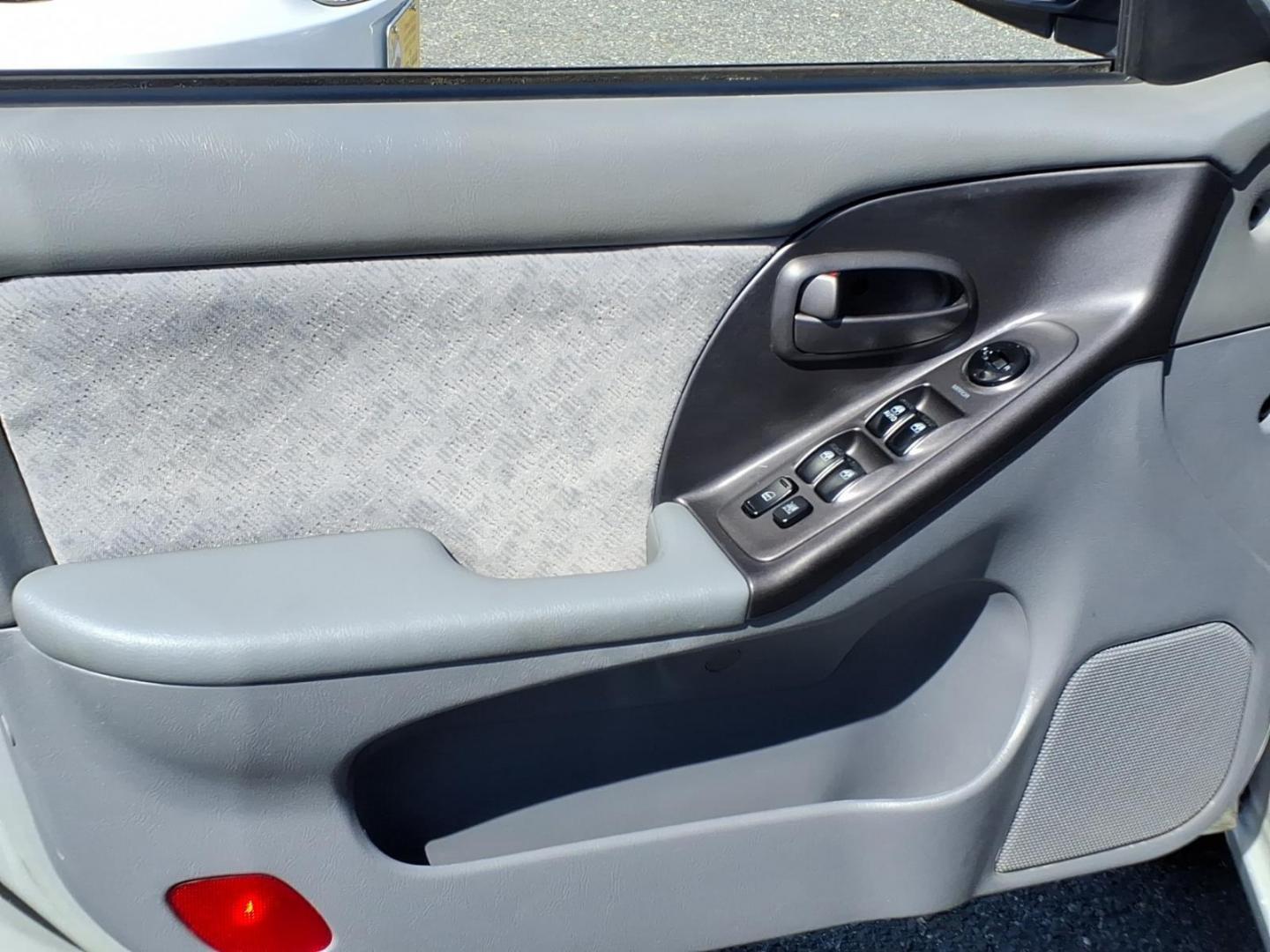 2004 Gray Hyundai ELANTRA (KMHDN46D34U) with an 2.0L 4 Cylinder Fuel Injected engine, Automatic transmission, located at 50 Eastern Blvd., Essex, MD, 21221, (410) 686-3444, 39.304367, -76.484947 - Photo#9