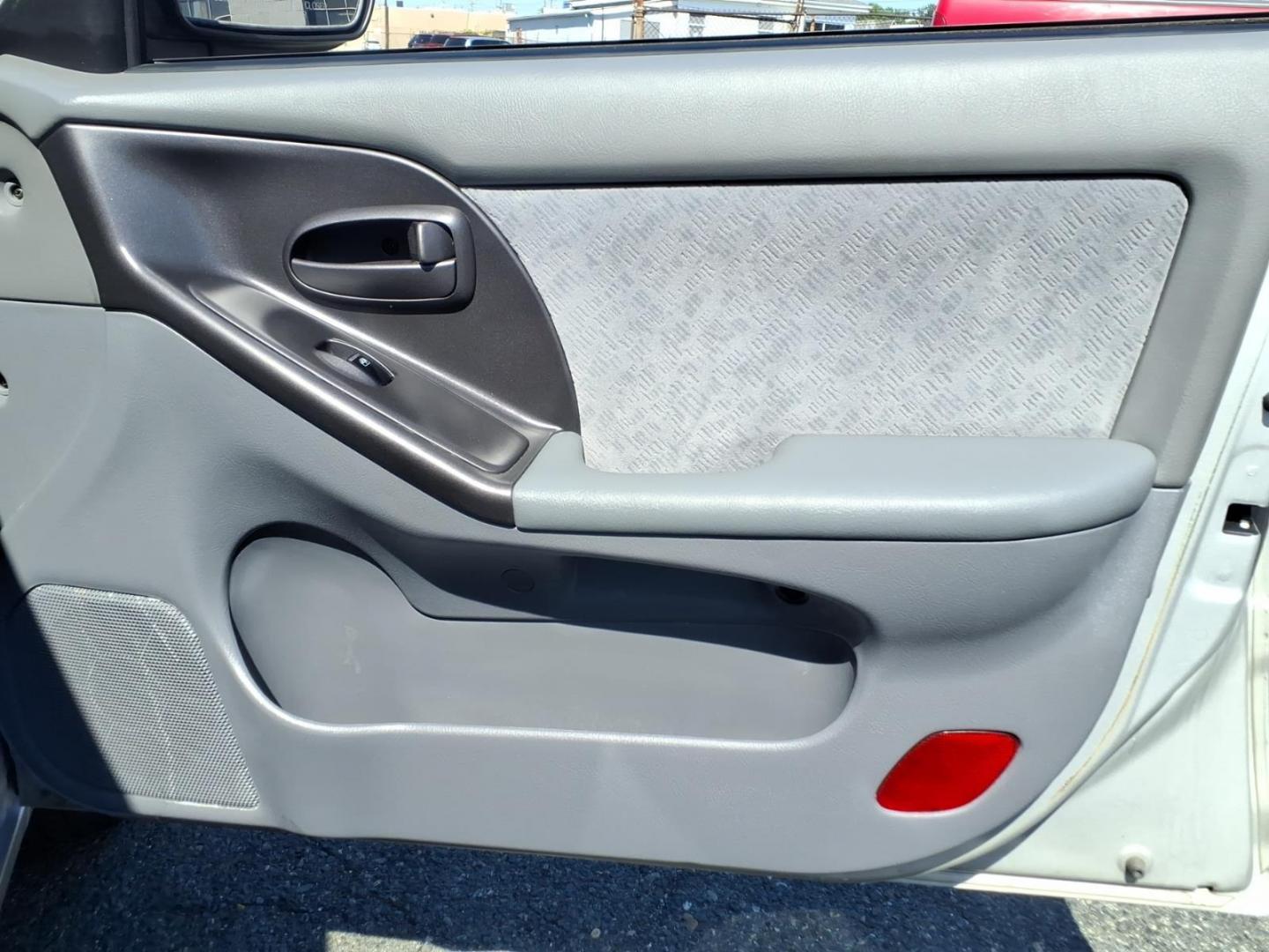 2004 Gray Hyundai ELANTRA (KMHDN46D34U) with an 2.0L 4 Cylinder Fuel Injected engine, Automatic transmission, located at 50 Eastern Blvd., Essex, MD, 21221, (410) 686-3444, 39.304367, -76.484947 - Photo#17