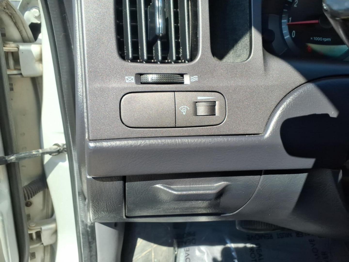 2004 Gray Hyundai ELANTRA (KMHDN46D34U) with an 2.0L 4 Cylinder Fuel Injected engine, Automatic transmission, located at 50 Eastern Blvd., Essex, MD, 21221, (410) 686-3444, 39.304367, -76.484947 - Photo#20