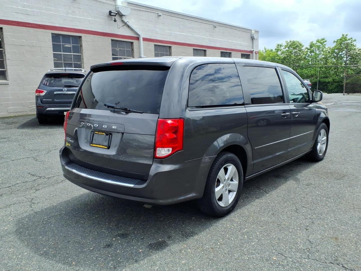 2016 Gray Dodge Grand Caravan SE (2C4RDGBG5GR) with an 3.6L 6 Cylinder Sequential-Port F.I. engine, Automatic transmission, located at 50 Eastern Blvd., Essex, MD, 21221, (410) 686-3444, 39.304367, -76.484947 - Photo#3