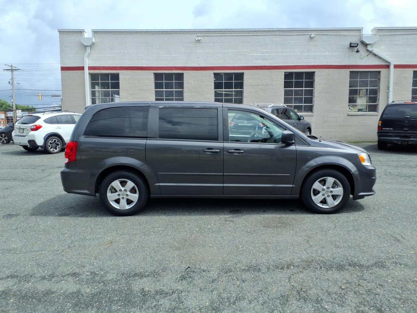 2016 Gray Dodge Grand Caravan SE (2C4RDGBG5GR) with an 3.6L 6 Cylinder Sequential-Port F.I. engine, Automatic transmission, located at 50 Eastern Blvd., Essex, MD, 21221, (410) 686-3444, 39.304367, -76.484947 - Photo#4