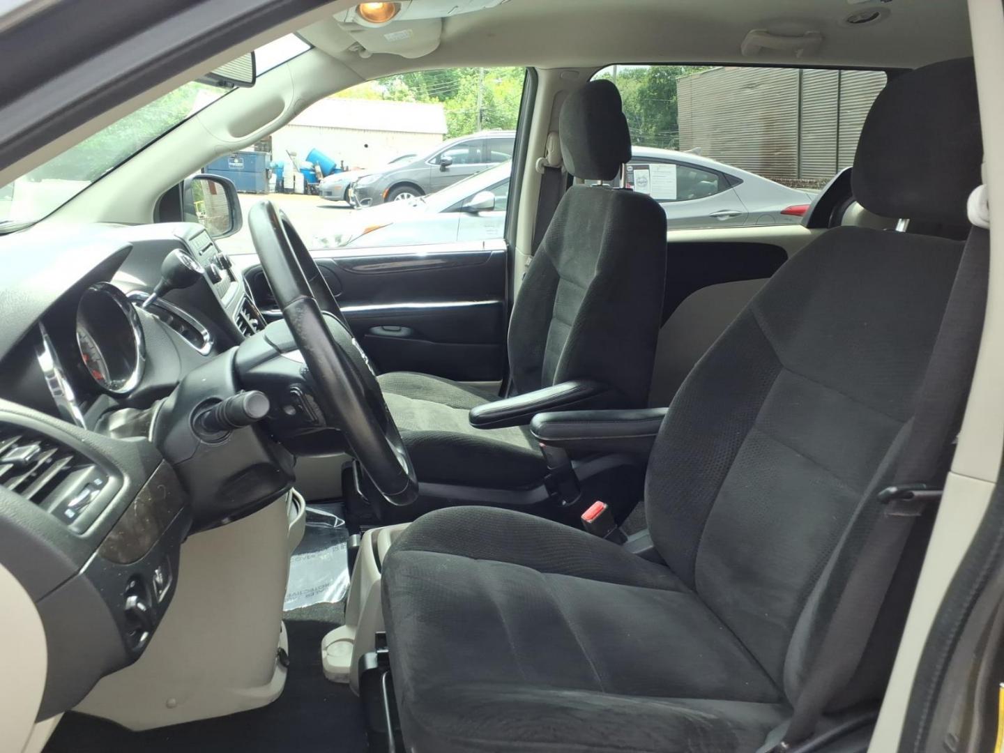 2016 Gray Dodge Grand Caravan SE (2C4RDGBG5GR) with an 3.6L 6 Cylinder Sequential-Port F.I. engine, Automatic transmission, located at 50 Eastern Blvd., Essex, MD, 21221, (410) 686-3444, 39.304367, -76.484947 - Photo#6