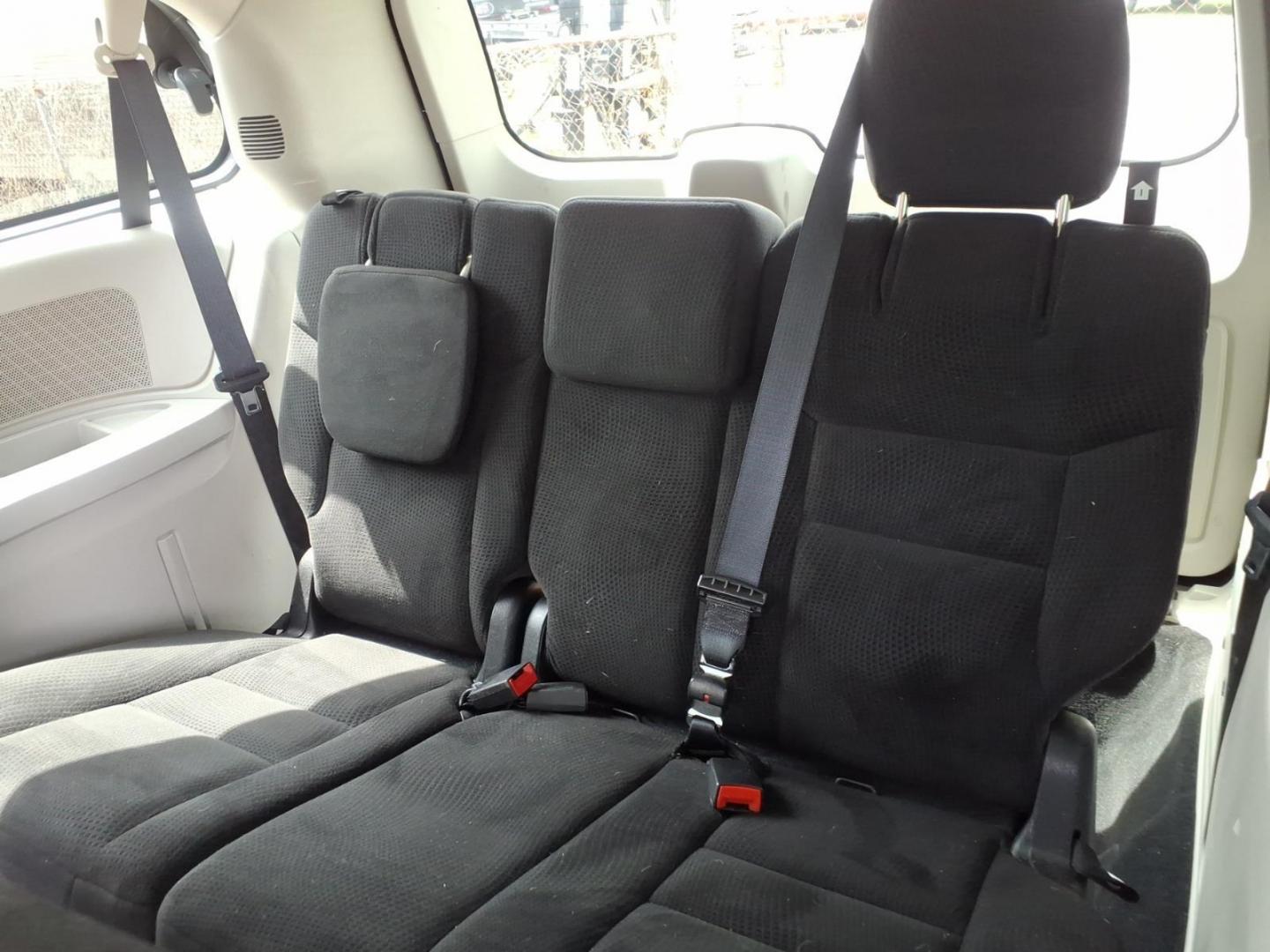 2016 Gray Dodge Grand Caravan SE (2C4RDGBG5GR) with an 3.6L 6 Cylinder Sequential-Port F.I. engine, Automatic transmission, located at 50 Eastern Blvd., Essex, MD, 21221, (410) 686-3444, 39.304367, -76.484947 - Photo#10