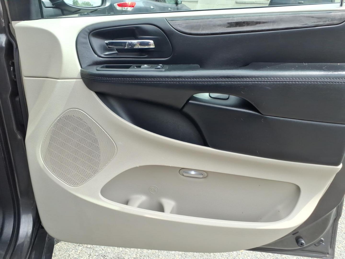 2016 Gray Dodge Grand Caravan SE (2C4RDGBG5GR) with an 3.6L 6 Cylinder Sequential-Port F.I. engine, Automatic transmission, located at 50 Eastern Blvd., Essex, MD, 21221, (410) 686-3444, 39.304367, -76.484947 - Photo#14