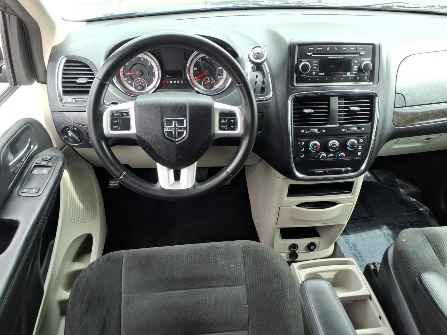 2016 Gray Dodge Grand Caravan SE (2C4RDGBG5GR) with an 3.6L 6 Cylinder Sequential-Port F.I. engine, Automatic transmission, located at 50 Eastern Blvd., Essex, MD, 21221, (410) 686-3444, 39.304367, -76.484947 - Photo#16