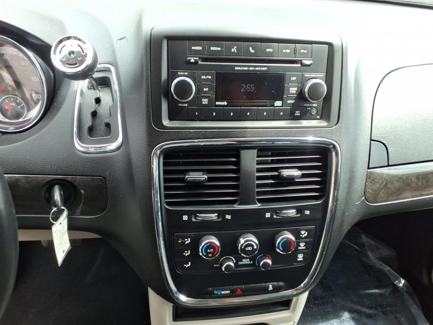 2016 Gray Dodge Grand Caravan SE (2C4RDGBG5GR) with an 3.6L 6 Cylinder Sequential-Port F.I. engine, Automatic transmission, located at 50 Eastern Blvd., Essex, MD, 21221, (410) 686-3444, 39.304367, -76.484947 - Photo#17