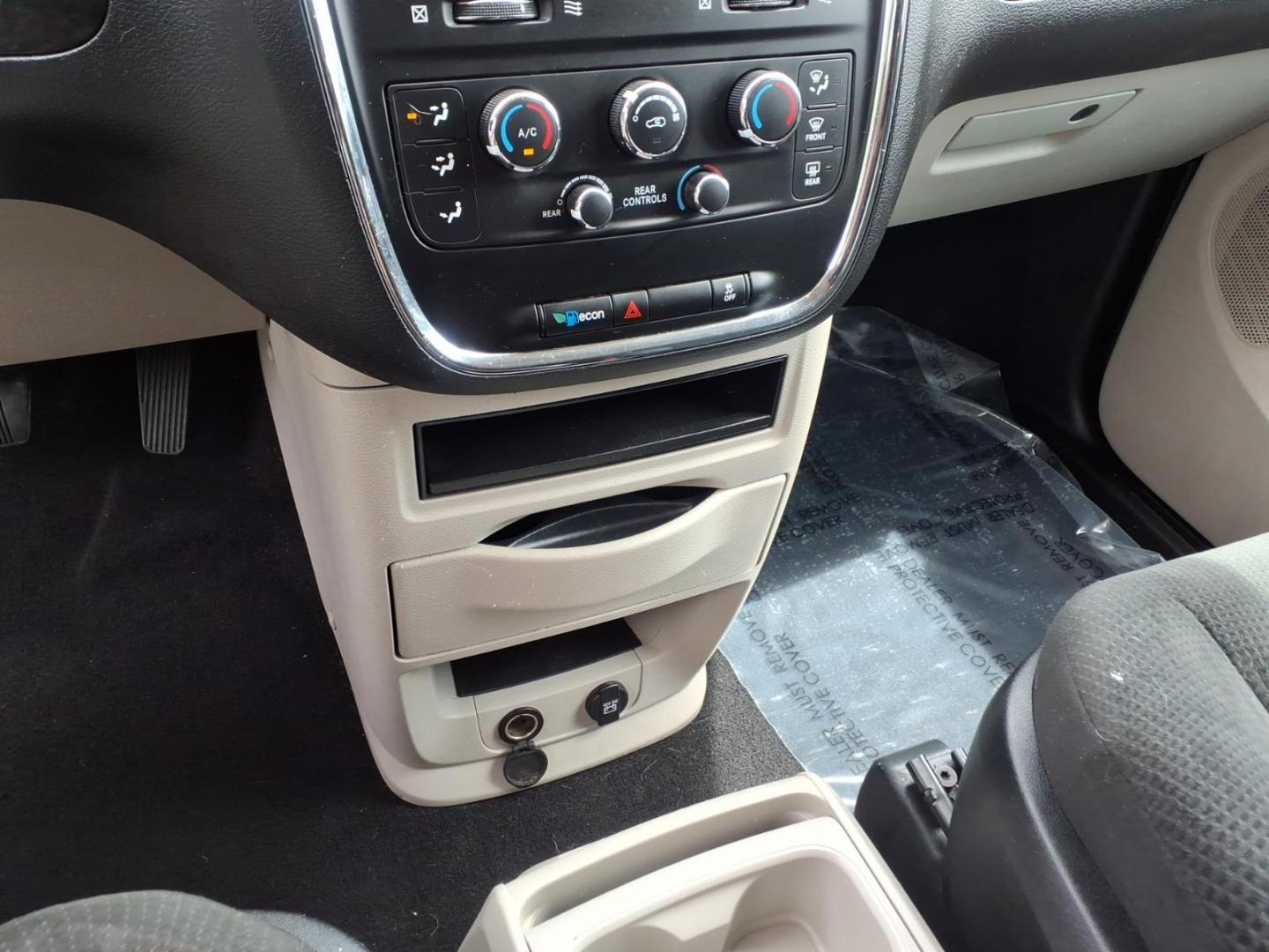 2016 Gray Dodge Grand Caravan SE (2C4RDGBG5GR) with an 3.6L 6 Cylinder Sequential-Port F.I. engine, Automatic transmission, located at 50 Eastern Blvd., Essex, MD, 21221, (410) 686-3444, 39.304367, -76.484947 - Photo#18