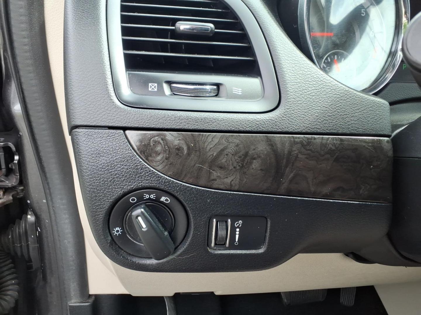 2016 Gray Dodge Grand Caravan SE (2C4RDGBG5GR) with an 3.6L 6 Cylinder Sequential-Port F.I. engine, Automatic transmission, located at 50 Eastern Blvd., Essex, MD, 21221, (410) 686-3444, 39.304367, -76.484947 - Photo#19