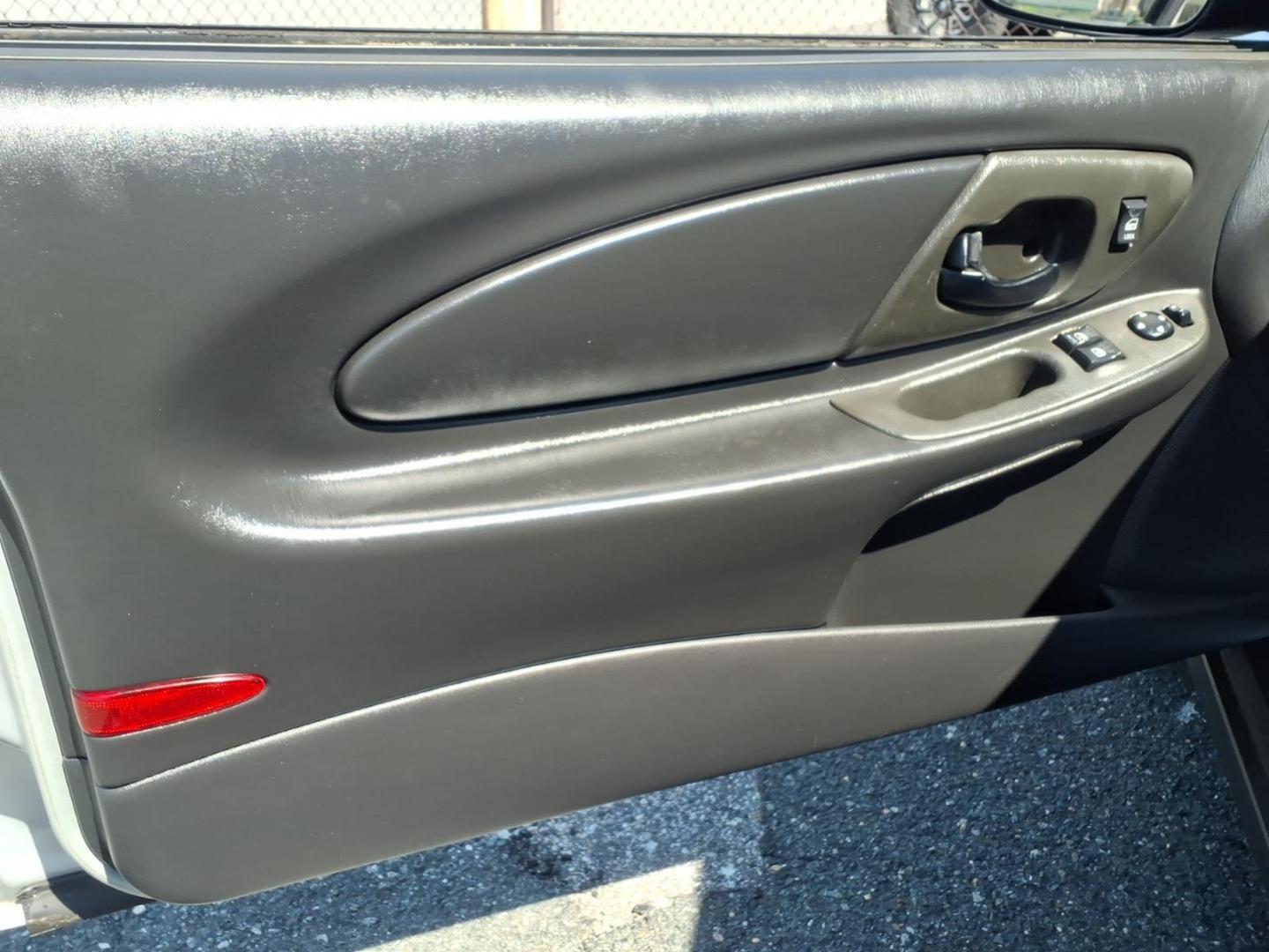 2003 Silver Chevrolet Monte Carlo LS (2G1WW12E639) with an 3.4L 6 Cylinder Sequential-Port F.I. engine, Automatic transmission, located at 50 Eastern Blvd., Essex, MD, 21221, (410) 686-3444, 39.304367, -76.484947 - Photo#8