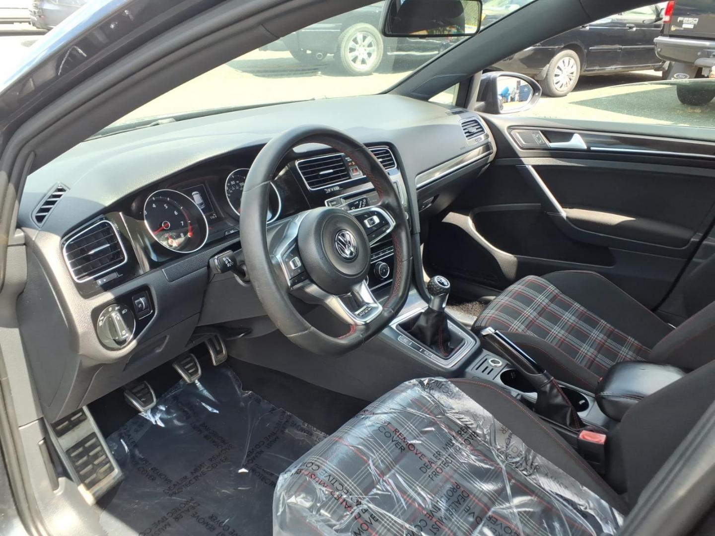 2015 Gray Volkswagen Golf GTI SE (3VW5T7AU8FM) with an 2.0L 2.0L Turbo I4 210hp 258ft. lbs. PZEV Turbocharged engine, 6-Speed Manual transmission, located at 50 Eastern Blvd., Essex, MD, 21221, (410) 686-3444, 39.304367, -76.484947 - Photo#8