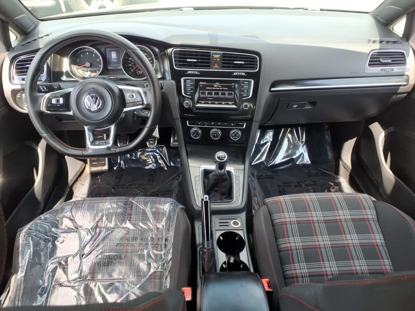 2015 Gray Volkswagen Golf GTI SE (3VW5T7AU8FM) with an 2.0L 2.0L Turbo I4 210hp 258ft. lbs. PZEV Turbocharged engine, 6-Speed Manual transmission, located at 50 Eastern Blvd., Essex, MD, 21221, (410) 686-3444, 39.304367, -76.484947 - Photo#12
