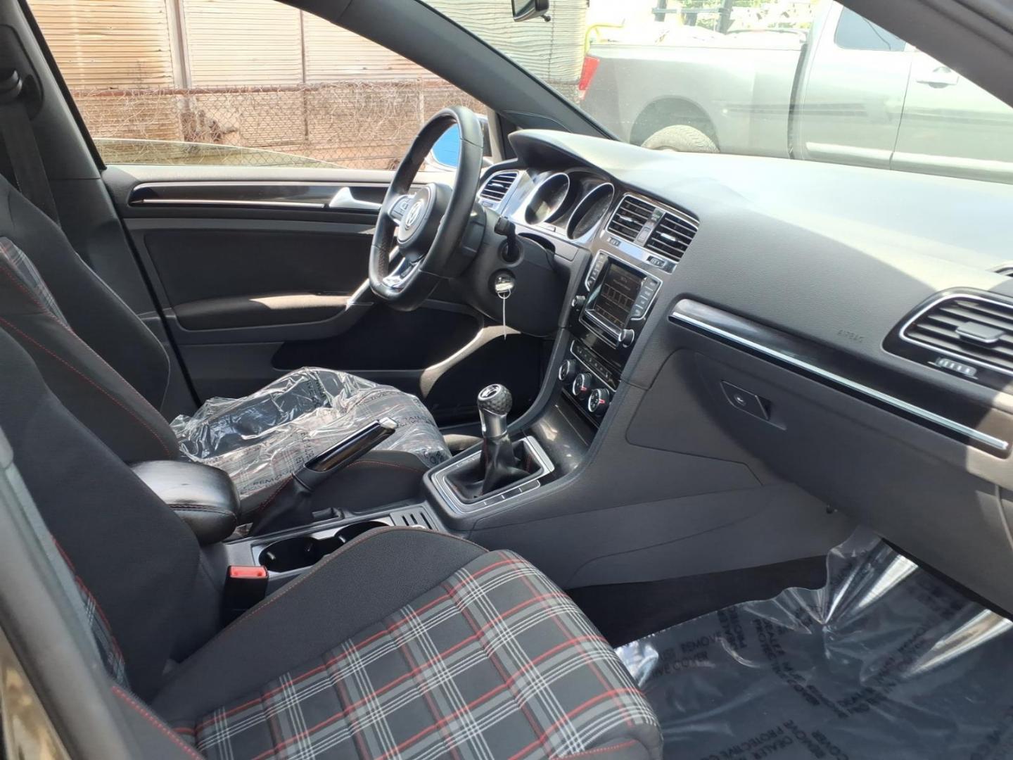 2015 Gray Volkswagen Golf GTI SE (3VW5T7AU8FM) with an 2.0L 2.0L Turbo I4 210hp 258ft. lbs. PZEV Turbocharged engine, 6-Speed Manual transmission, located at 50 Eastern Blvd., Essex, MD, 21221, (410) 686-3444, 39.304367, -76.484947 - Photo#15