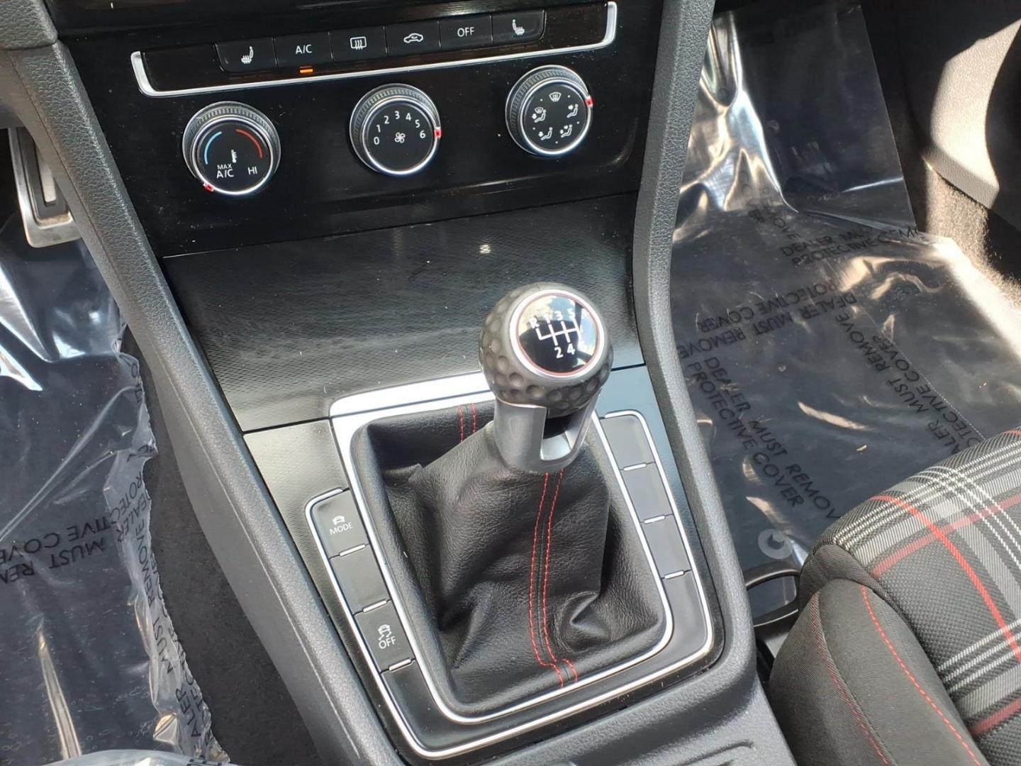 2015 Gray Volkswagen Golf GTI SE (3VW5T7AU8FM) with an 2.0L 2.0L Turbo I4 210hp 258ft. lbs. PZEV Turbocharged engine, 6-Speed Manual transmission, located at 50 Eastern Blvd., Essex, MD, 21221, (410) 686-3444, 39.304367, -76.484947 - Photo#18