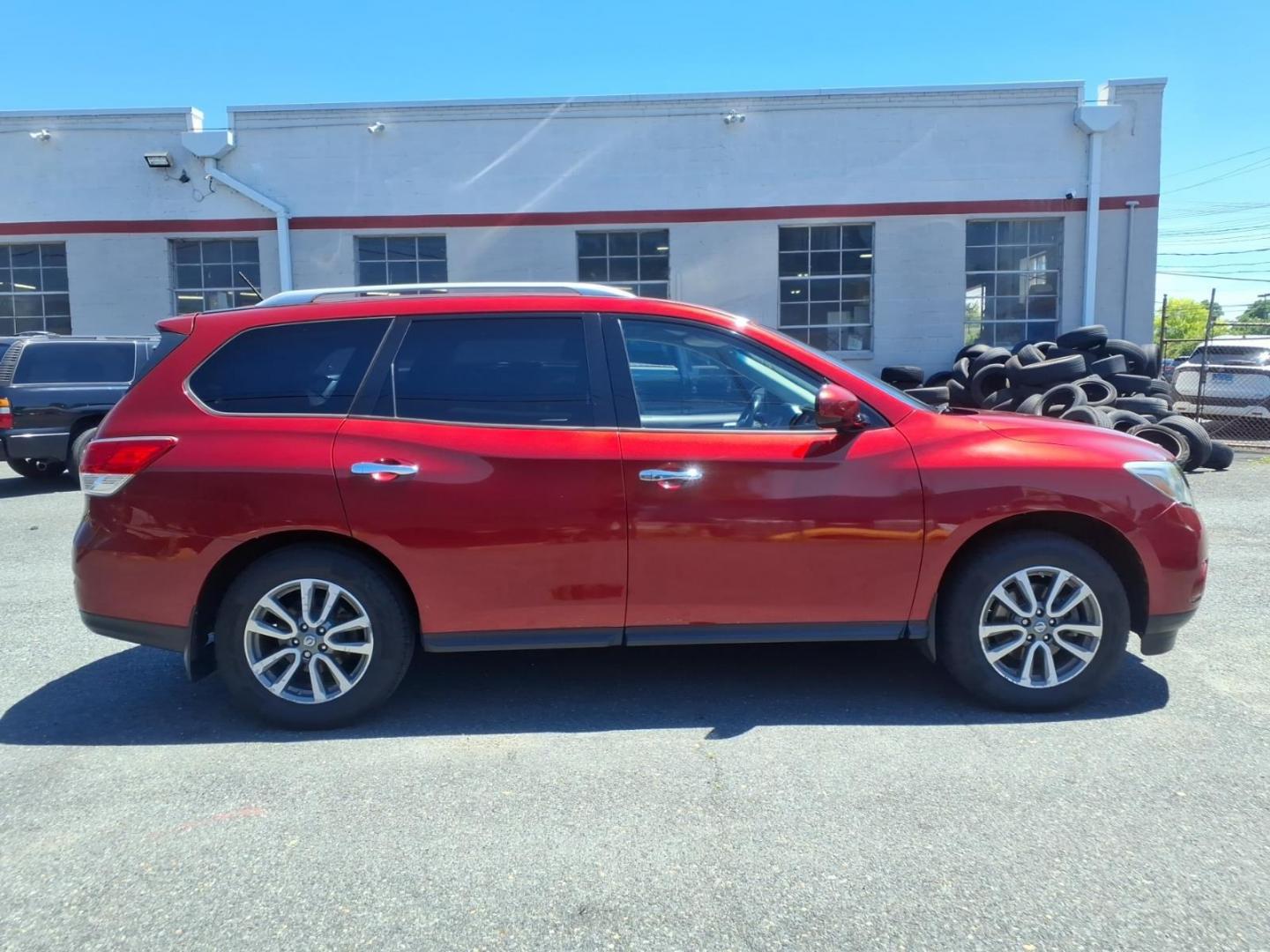 2013 Red Nissan Pathfinder SV (5N1AR2MM1DC) with an 3.5L 3.5L V6 260hp 240ft. lbs. Sequential-Port F.I. engine, CVT transmission, located at 50 Eastern Blvd., Essex, MD, 21221, (410) 686-3444, 39.304367, -76.484947- Photo#4