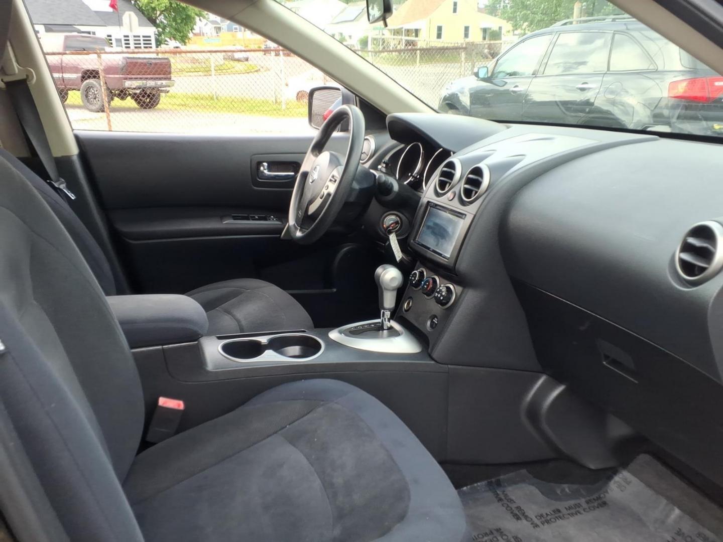 2010 Black Nissan Rogue (JN8AS5MV0AW) with an 2.5L 4 Cylinder Sequential-Port F.I. engine, ATAWD transmission, located at 50 Eastern Blvd., Essex, MD, 21221, (410) 686-3444, 39.304367, -76.484947 - Photo#13