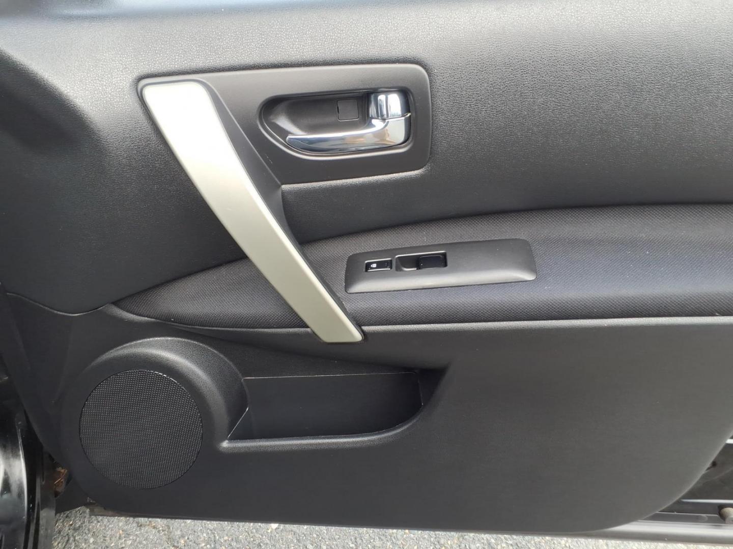 2010 Black Nissan Rogue (JN8AS5MV0AW) with an 2.5L 4 Cylinder Sequential-Port F.I. engine, ATAWD transmission, located at 50 Eastern Blvd., Essex, MD, 21221, (410) 686-3444, 39.304367, -76.484947 - Photo#14
