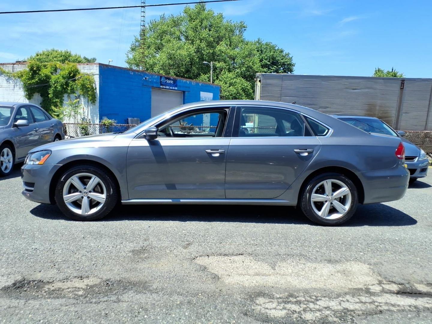 2013 Platinum Gray Metallic Volkswagen Passat SE PZEV (1VWBP7A32DC) with an 2.5L 2.5L I5 170hp 177ft. lbs. PZEV Sequential-Port F.I. engine, 6-Speed Shiftable Automatic transmission, located at 50 Eastern Blvd., Essex, MD, 21221, (410) 686-3444, 39.304367, -76.484947 - Photo#1
