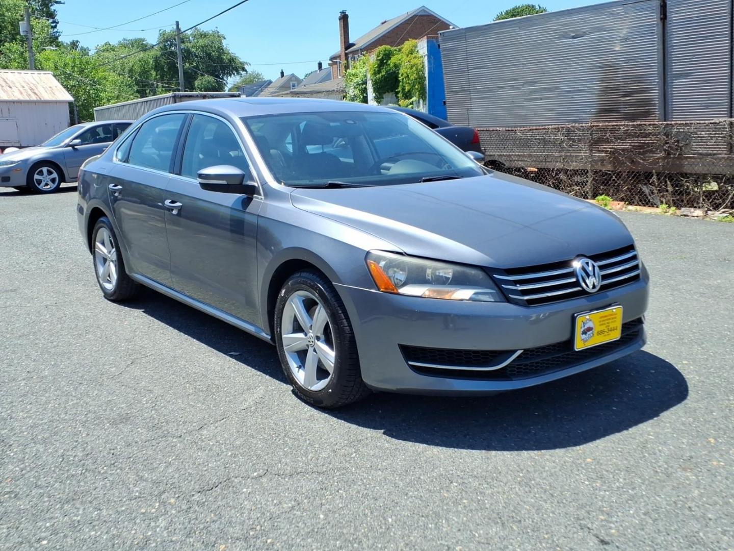 2013 Platinum Gray Metallic Volkswagen Passat SE PZEV (1VWBP7A32DC) with an 2.5L 2.5L I5 170hp 177ft. lbs. PZEV Sequential-Port F.I. engine, 6-Speed Shiftable Automatic transmission, located at 50 Eastern Blvd., Essex, MD, 21221, (410) 686-3444, 39.304367, -76.484947 - Photo#5
