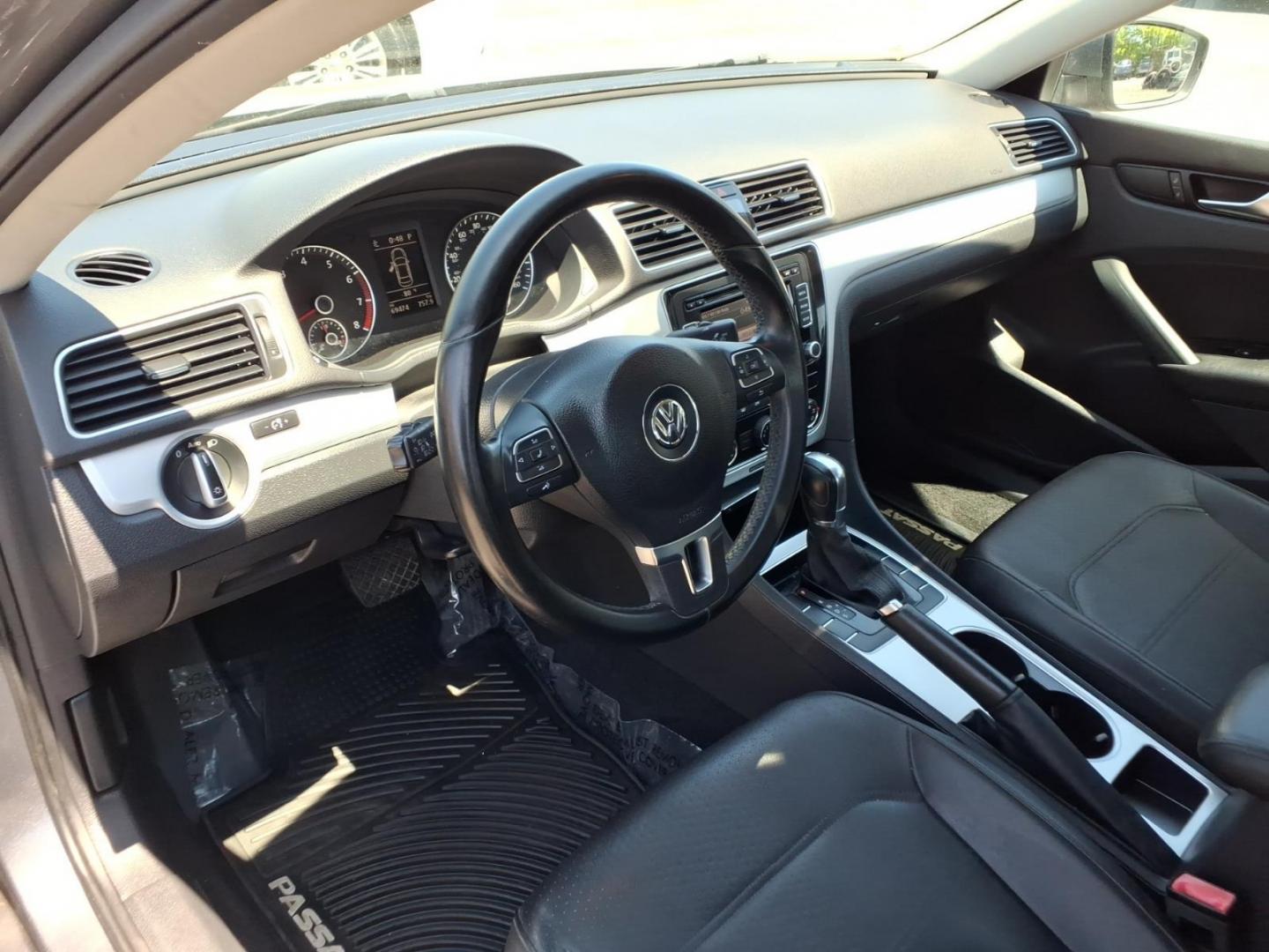 2013 Platinum Gray Metallic Volkswagen Passat SE PZEV (1VWBP7A32DC) with an 2.5L 2.5L I5 170hp 177ft. lbs. PZEV Sequential-Port F.I. engine, 6-Speed Shiftable Automatic transmission, located at 50 Eastern Blvd., Essex, MD, 21221, (410) 686-3444, 39.304367, -76.484947 - Photo#7