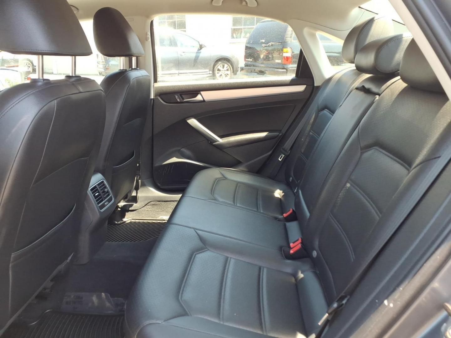 2013 Platinum Gray Metallic Volkswagen Passat SE PZEV (1VWBP7A32DC) with an 2.5L 2.5L I5 170hp 177ft. lbs. PZEV Sequential-Port F.I. engine, 6-Speed Shiftable Automatic transmission, located at 50 Eastern Blvd., Essex, MD, 21221, (410) 686-3444, 39.304367, -76.484947 - Photo#10
