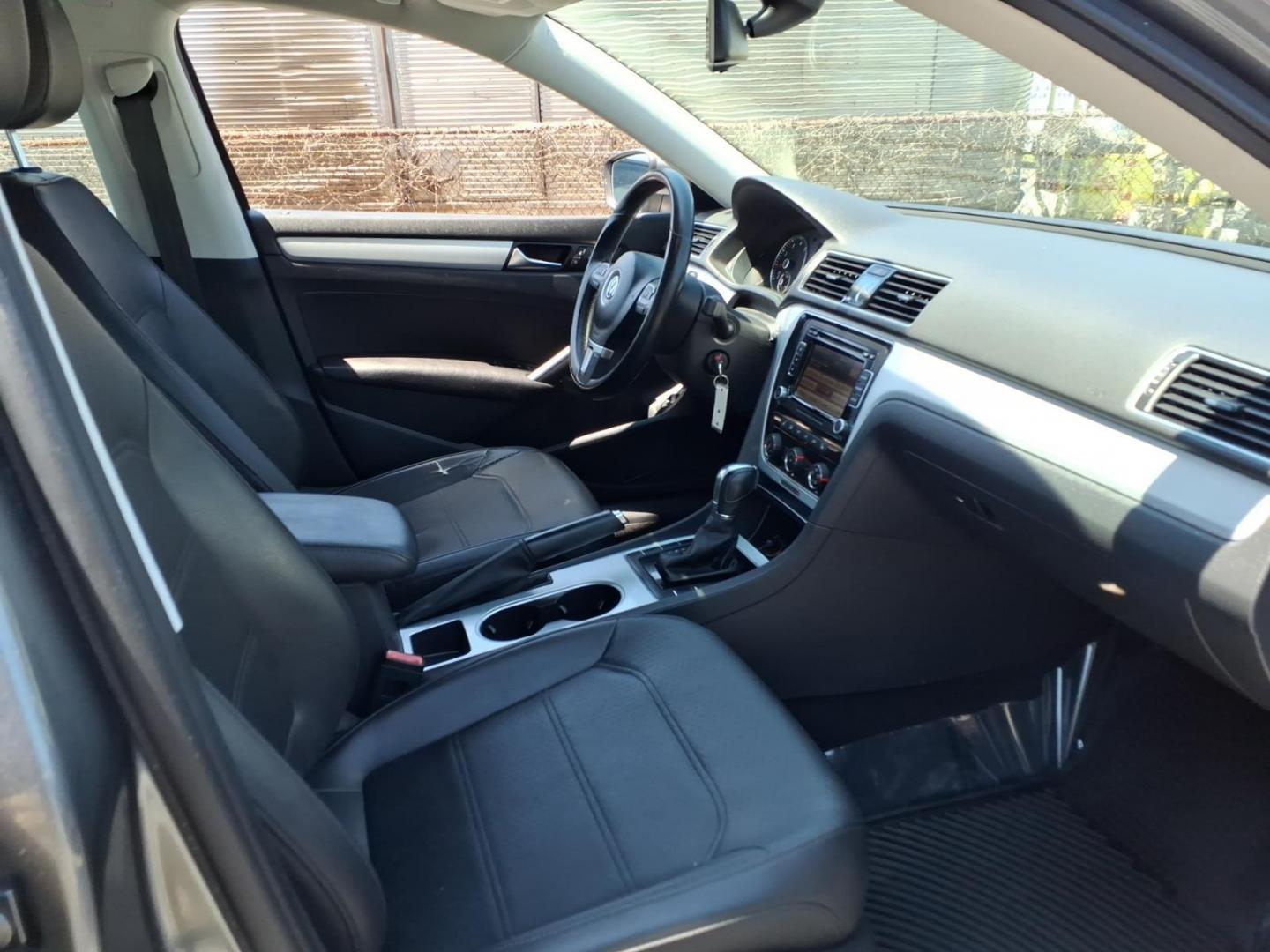 2013 Platinum Gray Metallic Volkswagen Passat SE PZEV (1VWBP7A32DC) with an 2.5L 2.5L I5 170hp 177ft. lbs. PZEV Sequential-Port F.I. engine, 6-Speed Shiftable Automatic transmission, located at 50 Eastern Blvd., Essex, MD, 21221, (410) 686-3444, 39.304367, -76.484947 - Photo#12