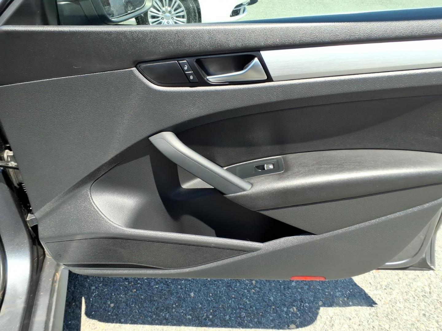 2013 Platinum Gray Metallic Volkswagen Passat SE PZEV (1VWBP7A32DC) with an 2.5L 2.5L I5 170hp 177ft. lbs. PZEV Sequential-Port F.I. engine, 6-Speed Shiftable Automatic transmission, located at 50 Eastern Blvd., Essex, MD, 21221, (410) 686-3444, 39.304367, -76.484947 - Photo#13