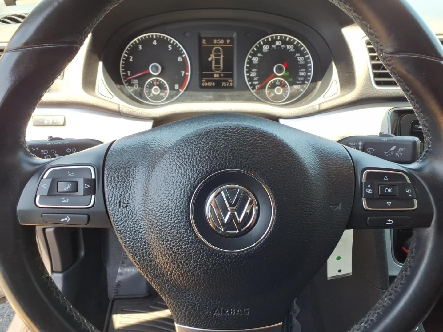 2013 Platinum Gray Metallic Volkswagen Passat SE PZEV (1VWBP7A32DC) with an 2.5L 2.5L I5 170hp 177ft. lbs. PZEV Sequential-Port F.I. engine, 6-Speed Shiftable Automatic transmission, located at 50 Eastern Blvd., Essex, MD, 21221, (410) 686-3444, 39.304367, -76.484947 - Photo#20