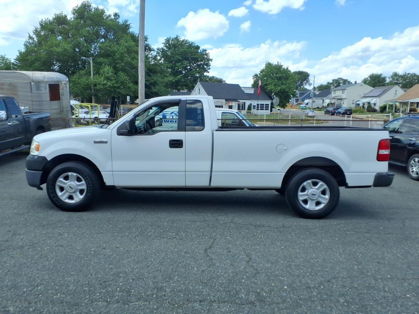 2005 White Ford F-150 XL (1FTRF12265N) with an 4.2L 4.2L V6 202hp 260ft. lb. Sequential-Port F.I. engine, 4-Speed Automatic transmission, located at 50 Eastern Blvd., Essex, MD, 21221, (410) 686-3444, 39.304367, -76.484947 - Photo#1
