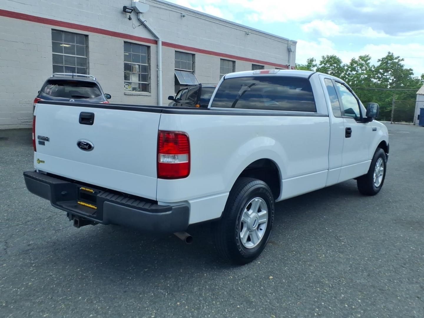 2005 White Ford F-150 XL (1FTRF12265N) with an 4.2L 4.2L V6 202hp 260ft. lb. Sequential-Port F.I. engine, 4-Speed Automatic transmission, located at 50 Eastern Blvd., Essex, MD, 21221, (410) 686-3444, 39.304367, -76.484947 - Photo#4