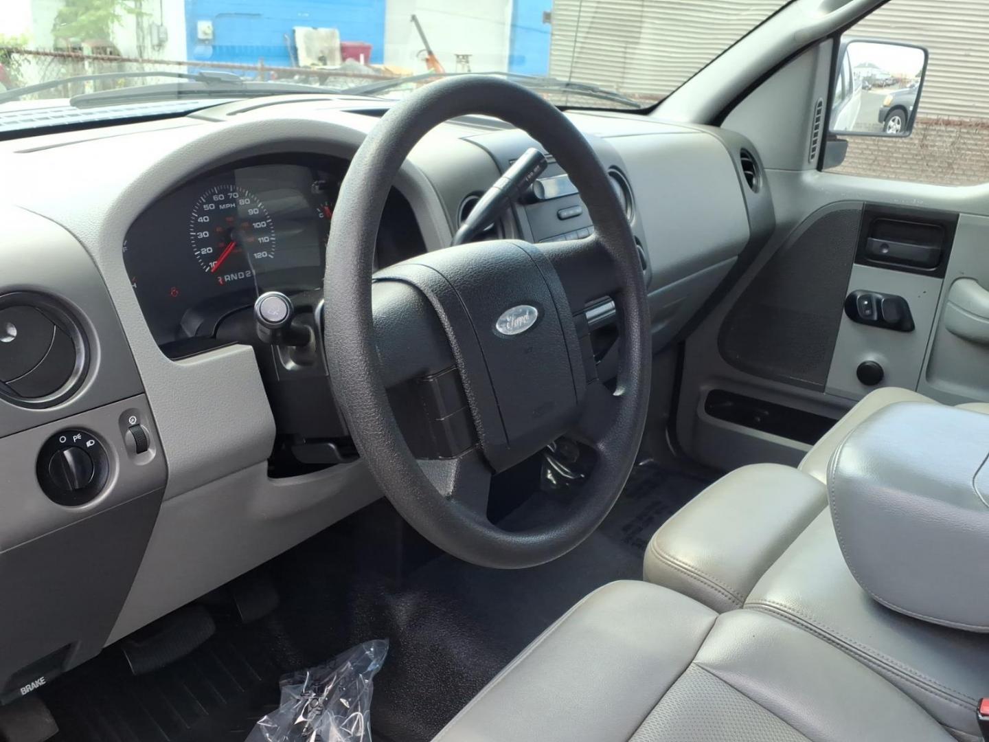 2005 White Ford F-150 XL (1FTRF12265N) with an 4.2L 4.2L V6 202hp 260ft. lb. Sequential-Port F.I. engine, 4-Speed Automatic transmission, located at 50 Eastern Blvd., Essex, MD, 21221, (410) 686-3444, 39.304367, -76.484947 - Photo#8