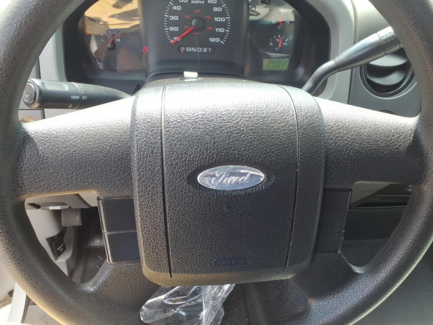 2005 White Ford F-150 XL (1FTRF12265N) with an 4.2L 4.2L V6 202hp 260ft. lb. Sequential-Port F.I. engine, 4-Speed Automatic transmission, located at 50 Eastern Blvd., Essex, MD, 21221, (410) 686-3444, 39.304367, -76.484947 - Photo#13