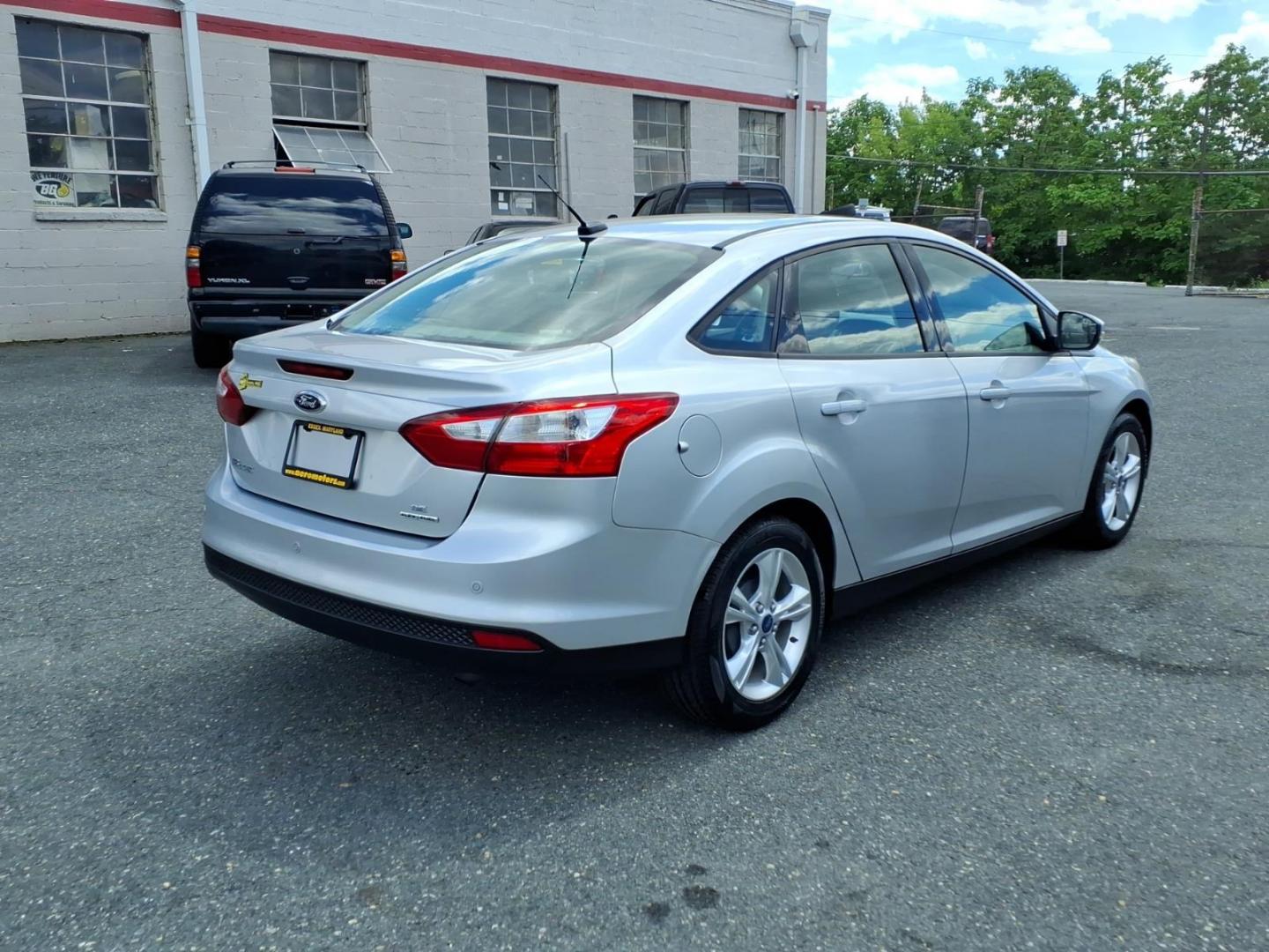 2013 Silver Ford Focus SE (1FADP3F28DL) with an 2.0L 4 Cylinder Fuel Injected engine, Automatic transmission, located at 50 Eastern Blvd., Essex, MD, 21221, (410) 686-3444, 39.304367, -76.484947- Photo#4