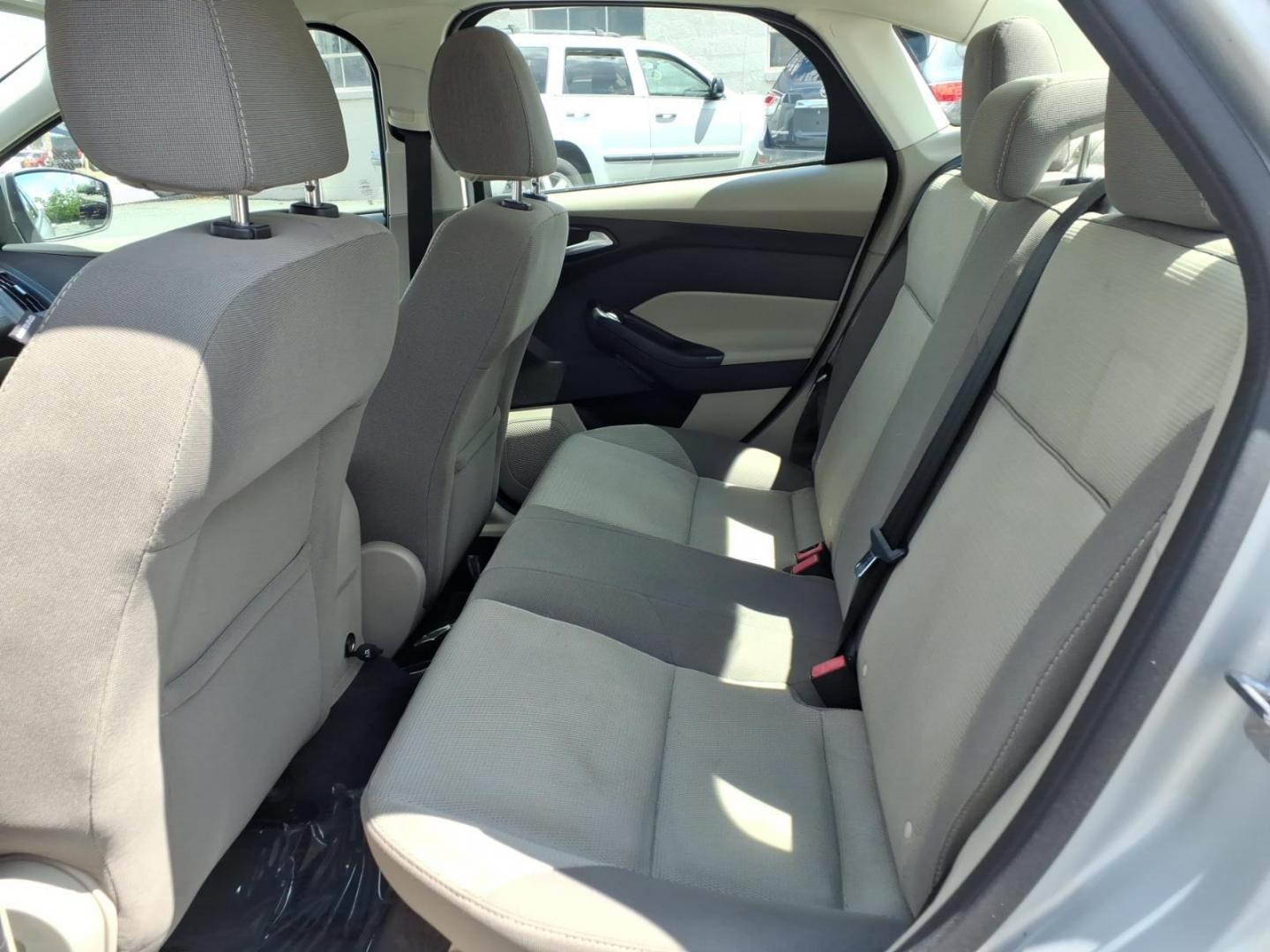 2013 Silver Ford Focus SE (1FADP3F28DL) with an 2.0L 4 Cylinder Fuel Injected engine, Automatic transmission, located at 50 Eastern Blvd., Essex, MD, 21221, (410) 686-3444, 39.304367, -76.484947- Photo#10