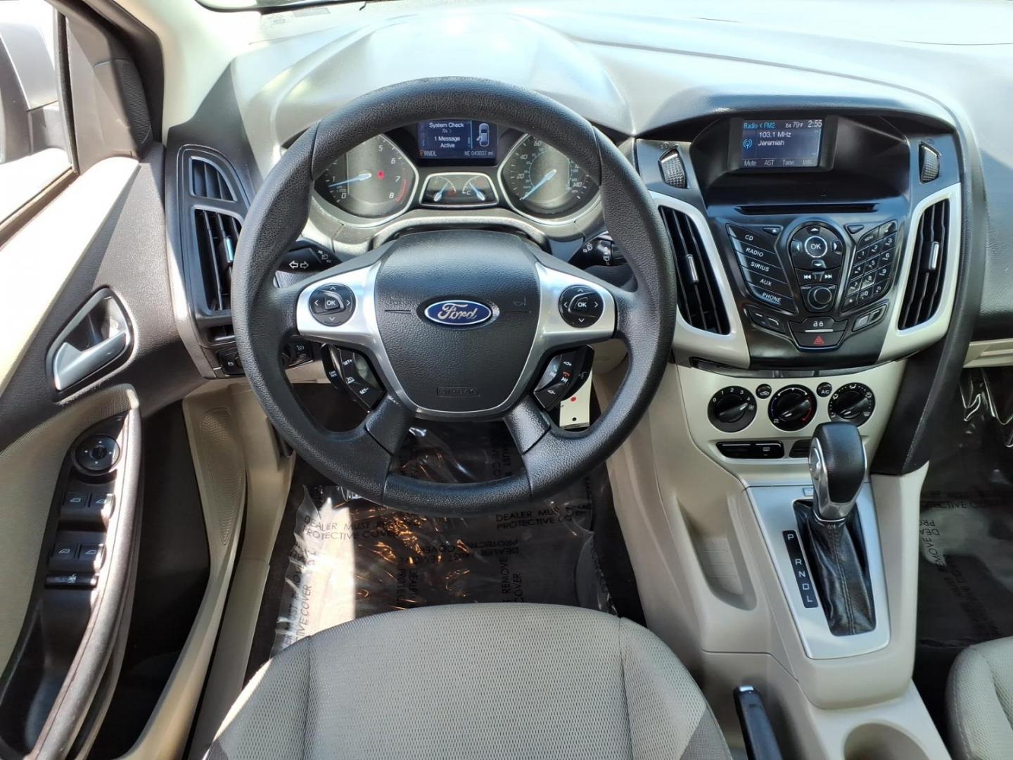 2013 Silver Ford Focus SE (1FADP3F28DL) with an 2.0L 4 Cylinder Fuel Injected engine, Automatic transmission, located at 50 Eastern Blvd., Essex, MD, 21221, (410) 686-3444, 39.304367, -76.484947- Photo#12
