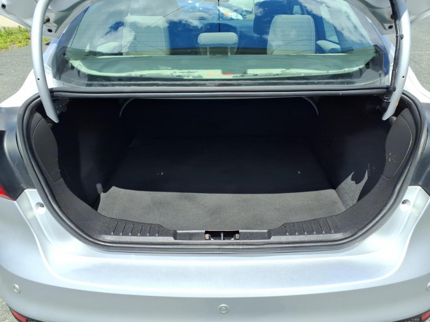 2013 Silver Ford Focus SE (1FADP3F28DL) with an 2.0L 4 Cylinder Fuel Injected engine, Automatic transmission, located at 50 Eastern Blvd., Essex, MD, 21221, (410) 686-3444, 39.304367, -76.484947- Photo#13