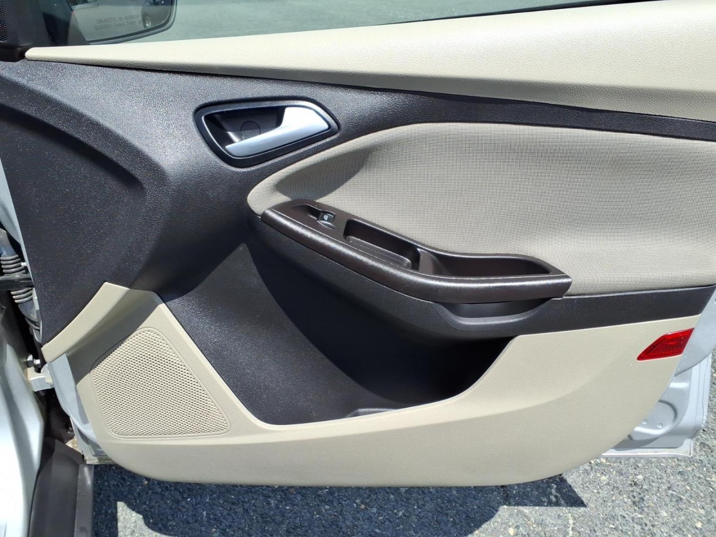 2013 Silver Ford Focus SE (1FADP3F28DL) with an 2.0L 4 Cylinder Fuel Injected engine, Automatic transmission, located at 50 Eastern Blvd., Essex, MD, 21221, (410) 686-3444, 39.304367, -76.484947- Photo#16