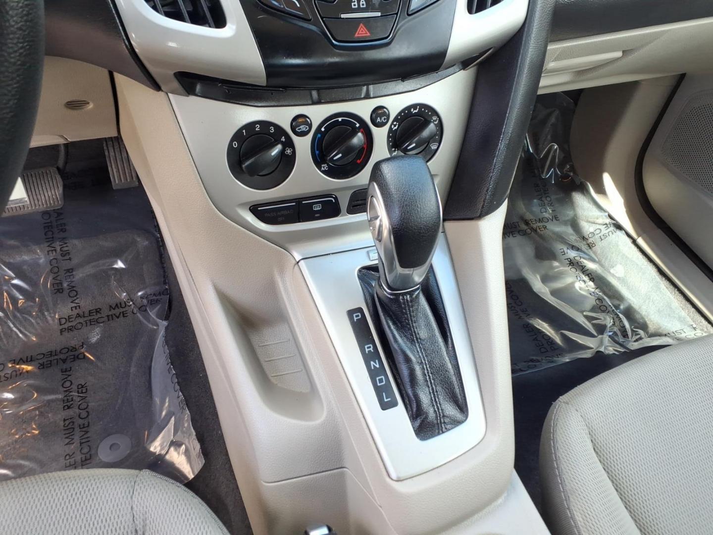2013 Silver Ford Focus SE (1FADP3F28DL) with an 2.0L 4 Cylinder Fuel Injected engine, Automatic transmission, located at 50 Eastern Blvd., Essex, MD, 21221, (410) 686-3444, 39.304367, -76.484947- Photo#18