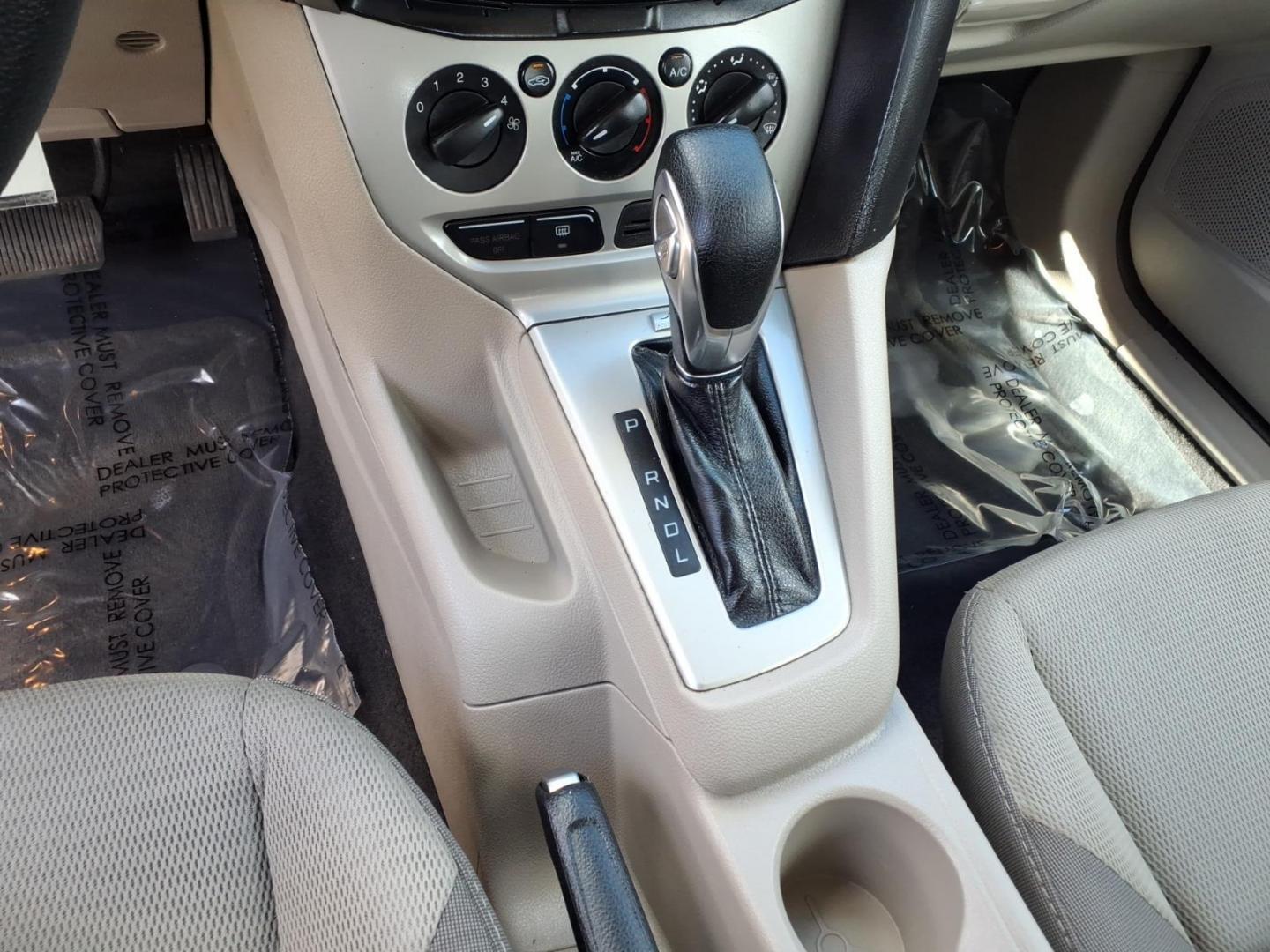 2013 Silver Ford Focus SE (1FADP3F28DL) with an 2.0L 4 Cylinder Fuel Injected engine, Automatic transmission, located at 50 Eastern Blvd., Essex, MD, 21221, (410) 686-3444, 39.304367, -76.484947- Photo#20