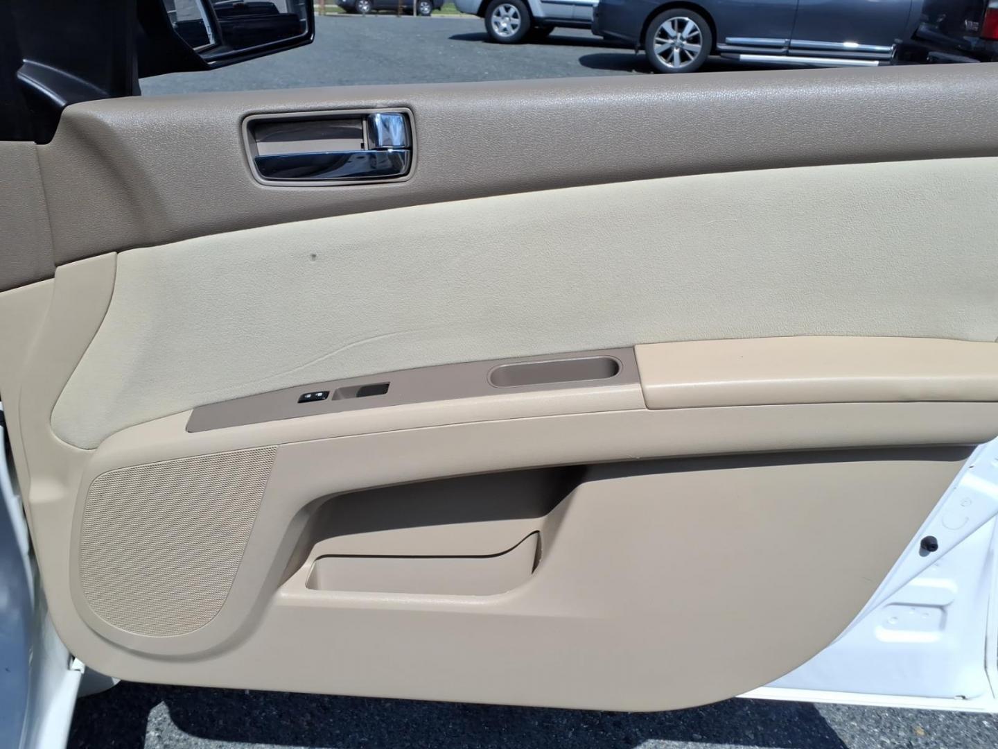 2010 White Nissan Sentra 2.0 (3N1AB6AP6AL) with an 2.0L 2.0L I4 140hp 147ft. lbs. Sequential-Port F.I. engine, CVT transmission, located at 50 Eastern Blvd., Essex, MD, 21221, (410) 686-3444, 39.304367, -76.484947- Photo#11