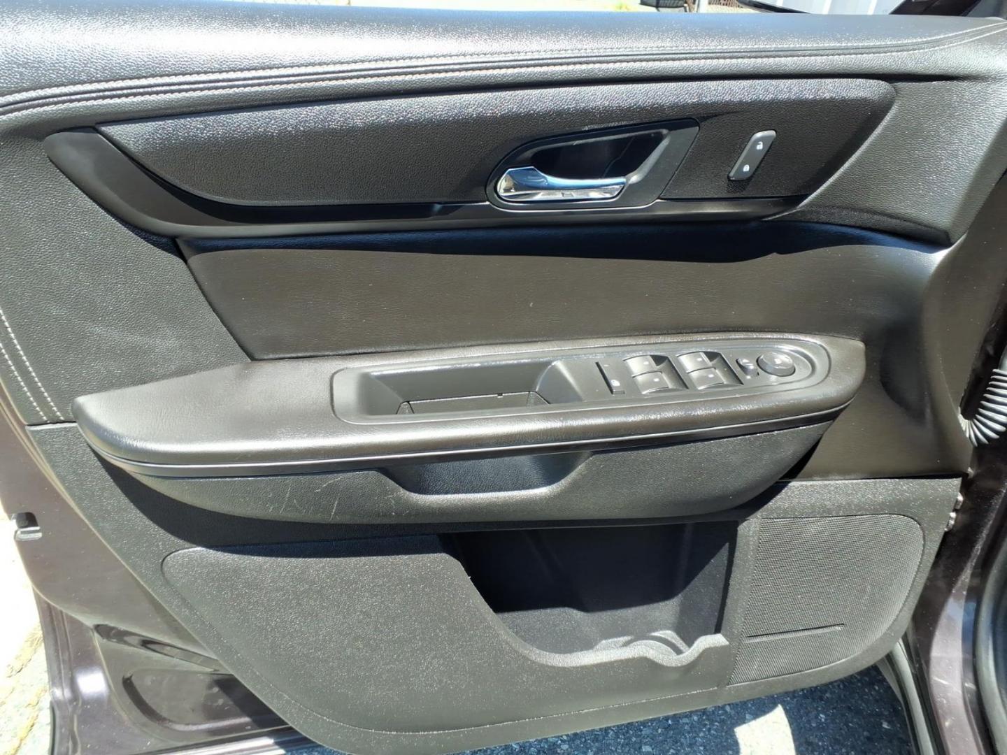 2015 Purple Chevrolet Traverse LT (1GNKVGKD2FJ) with an 3.6L 6 Cylinder Fuel Injected engine, V6 transmission, located at 50 Eastern Blvd., Essex, MD, 21221, (410) 686-3444, 39.304367, -76.484947- Photo#8