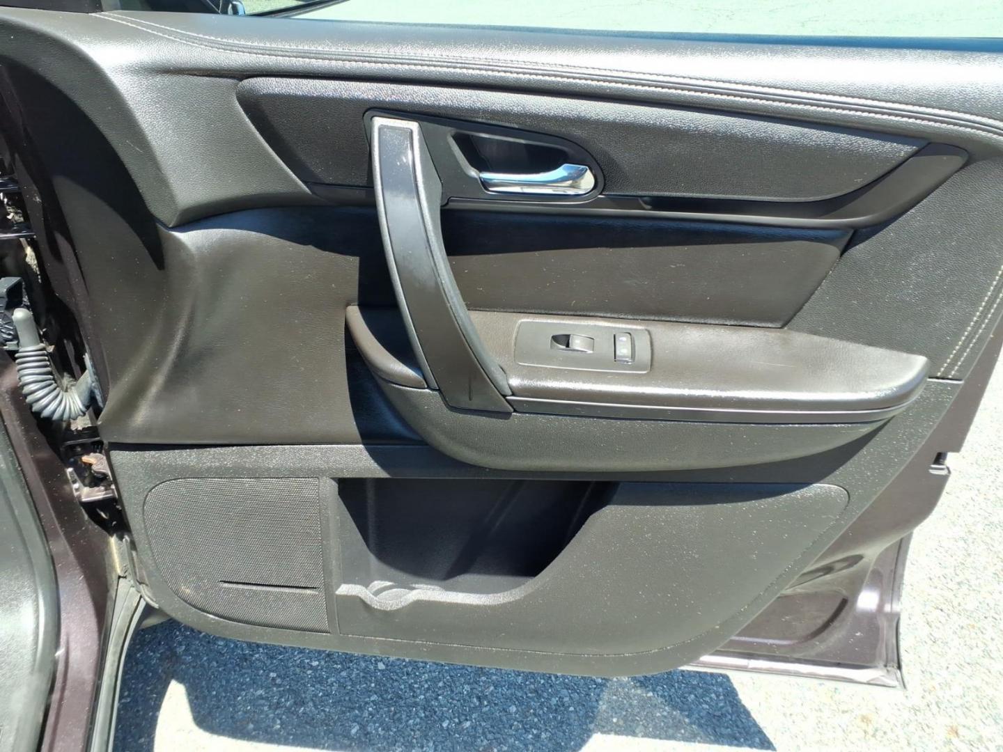 2015 Purple Chevrolet Traverse LT (1GNKVGKD2FJ) with an 3.6L 6 Cylinder Fuel Injected engine, V6 transmission, located at 50 Eastern Blvd., Essex, MD, 21221, (410) 686-3444, 39.304367, -76.484947- Photo#16