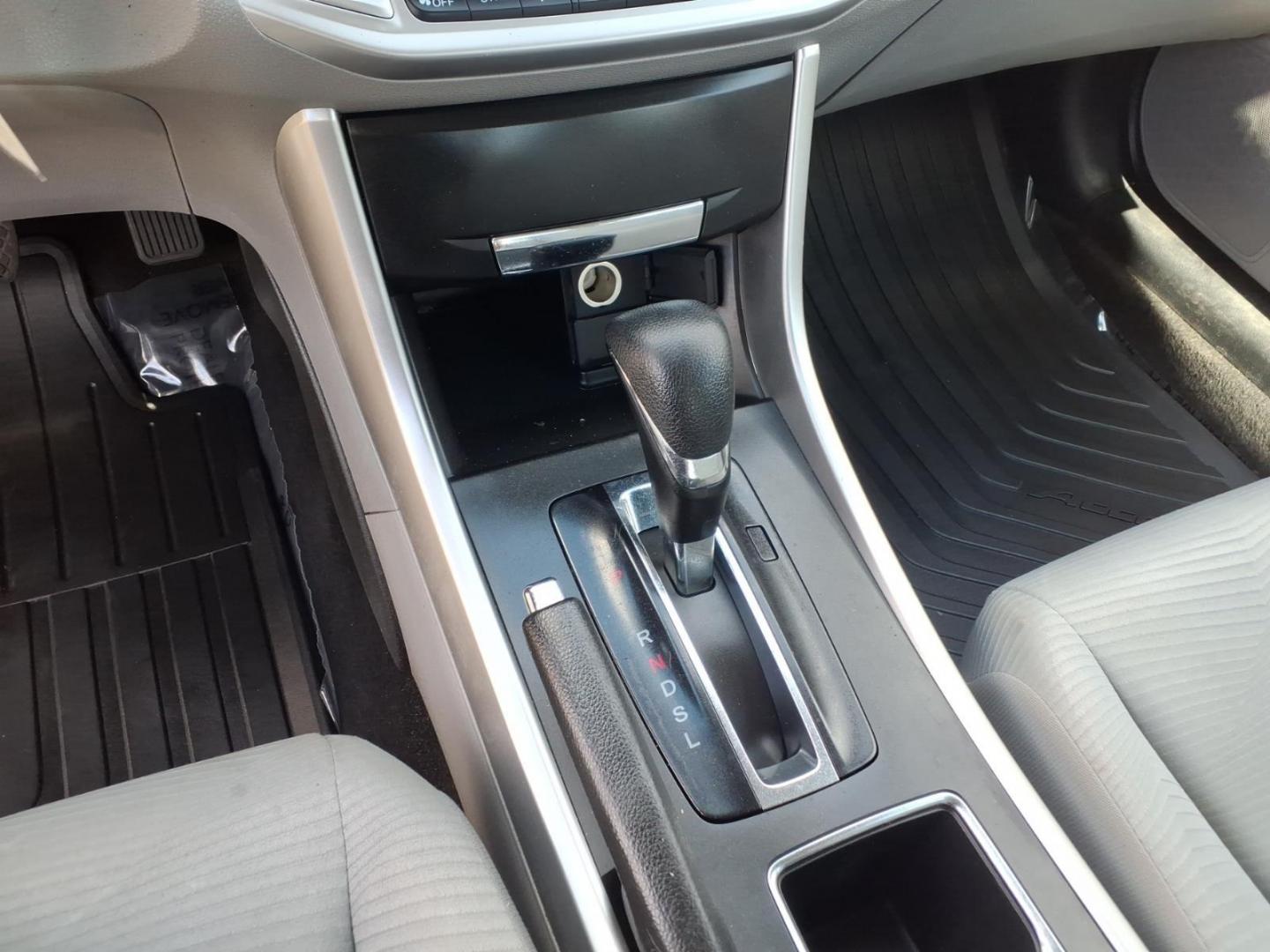 2015 Silver Honda Accord LX (1HGCR2F3XFA) with an 2.4L 4 Cylinder Fuel Injected engine, Automatic transmission, located at 50 Eastern Blvd., Essex, MD, 21221, (410) 686-3444, 39.304367, -76.484947- Photo#17