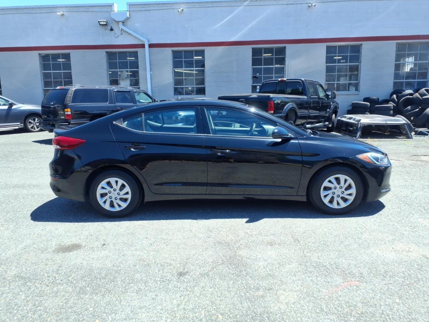 2018 Black Hyundai ELANTRA SE (5NPD74LF8JH) with an 2.0L 4 Cylinder Sequential-Port F.I. engine, Automatic transmission, located at 50 Eastern Blvd., Essex, MD, 21221, (410) 686-3444, 39.304367, -76.484947 - Photo#4
