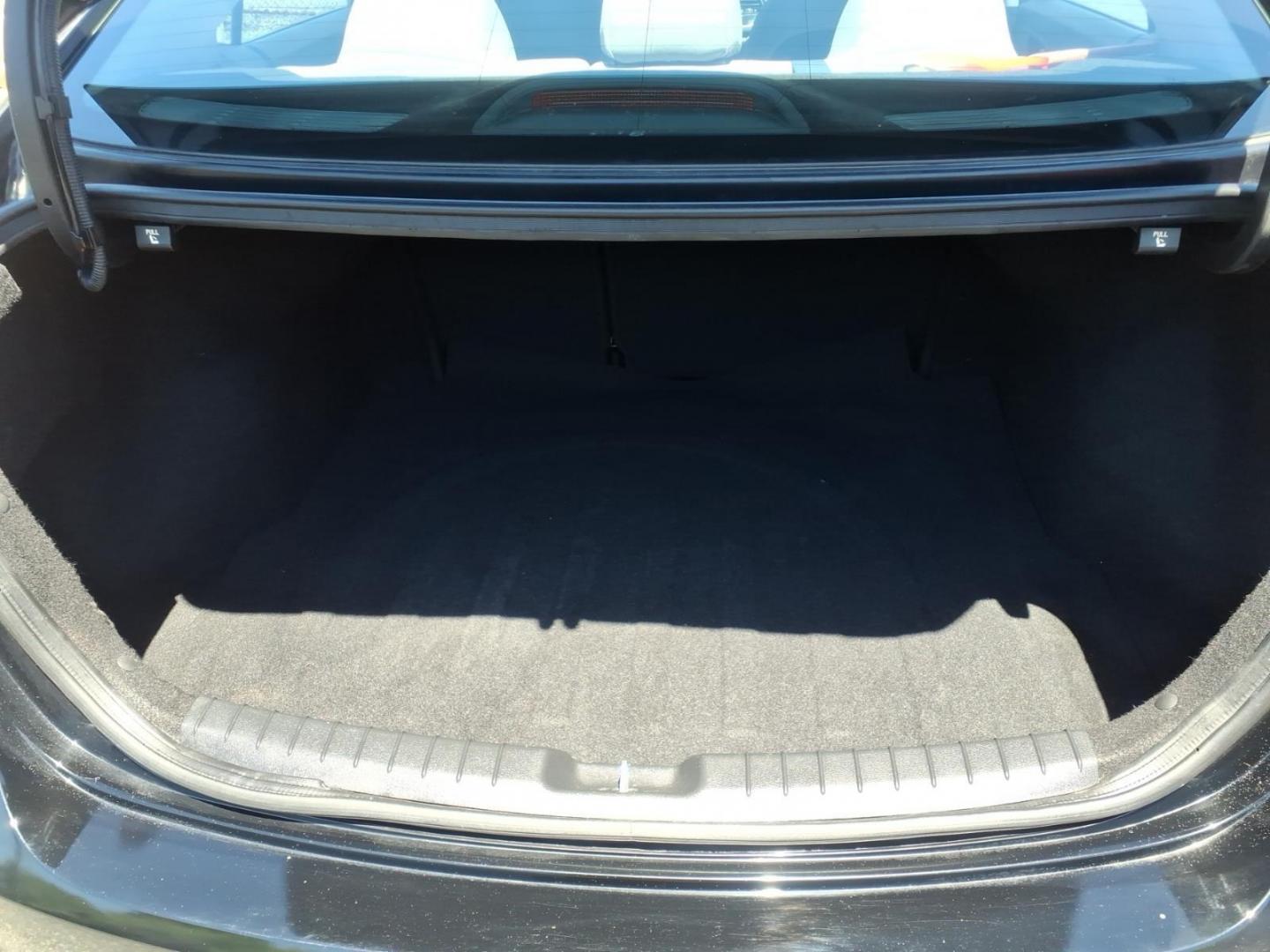 2018 Black Hyundai ELANTRA SE (5NPD74LF8JH) with an 2.0L 4 Cylinder Sequential-Port F.I. engine, Automatic transmission, located at 50 Eastern Blvd., Essex, MD, 21221, (410) 686-3444, 39.304367, -76.484947 - Photo#13